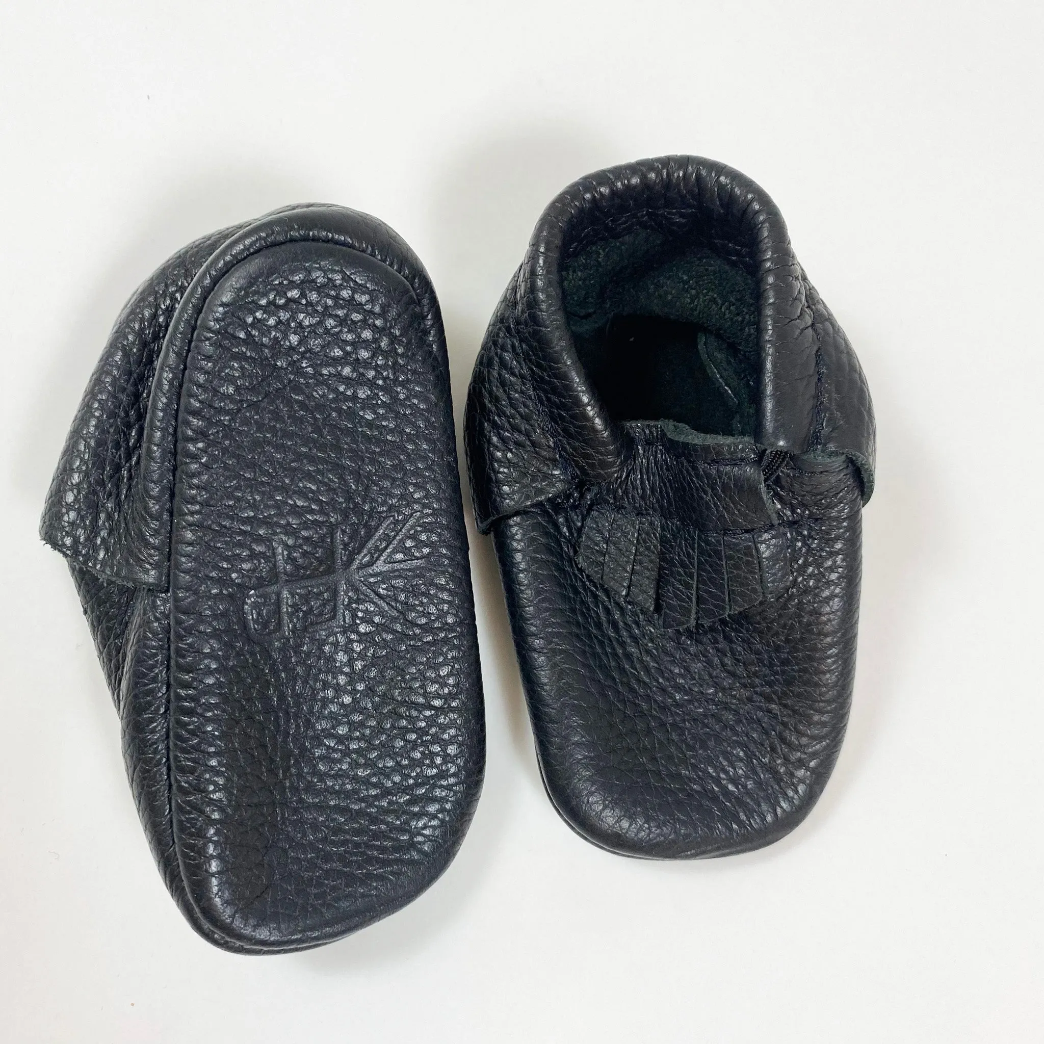 Freshly Picked black soft-sole leather moccasins 2/6-12M