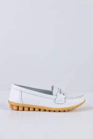 Leather moccasins with ribbon