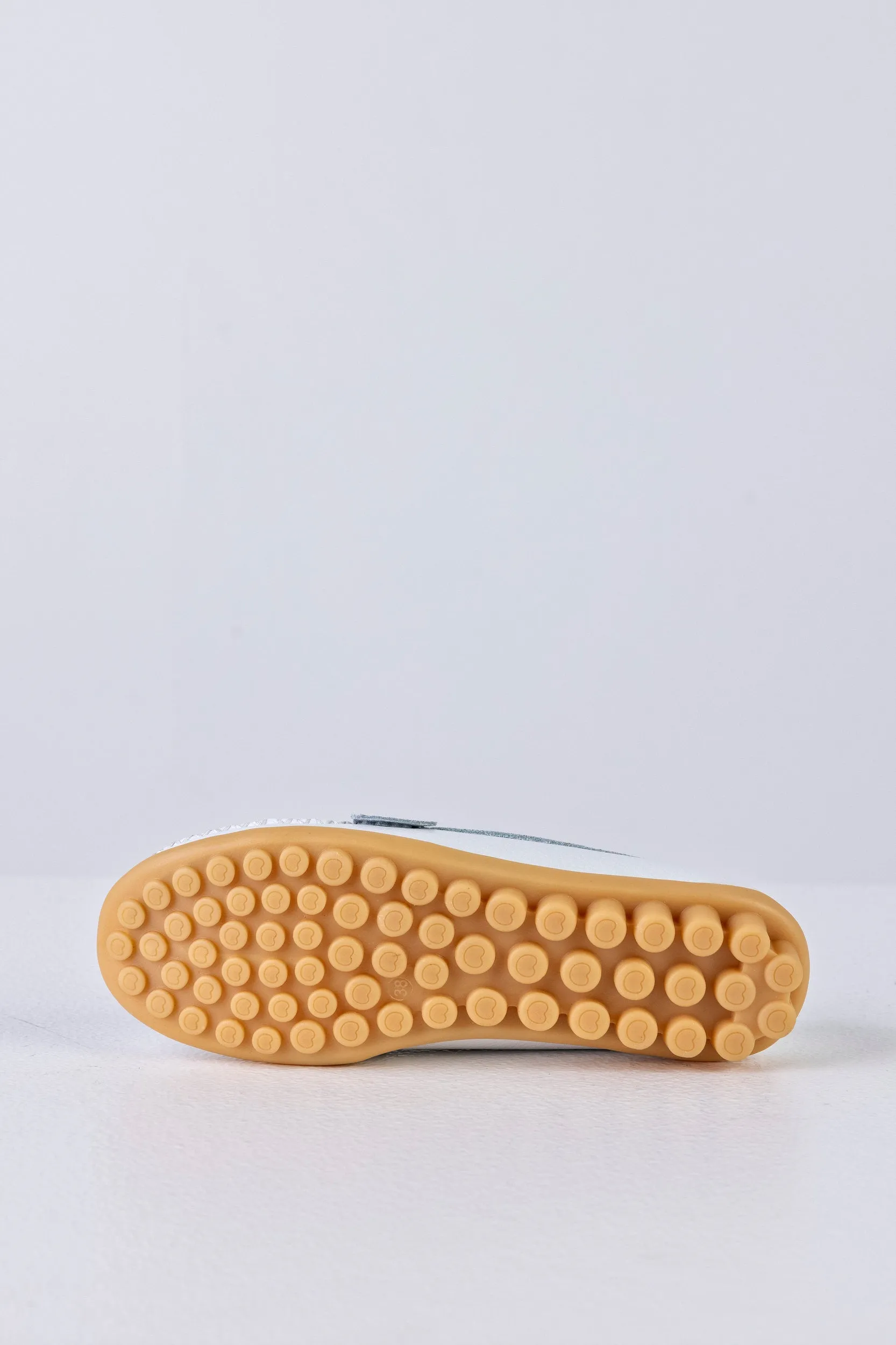 Leather moccasins with ribbon