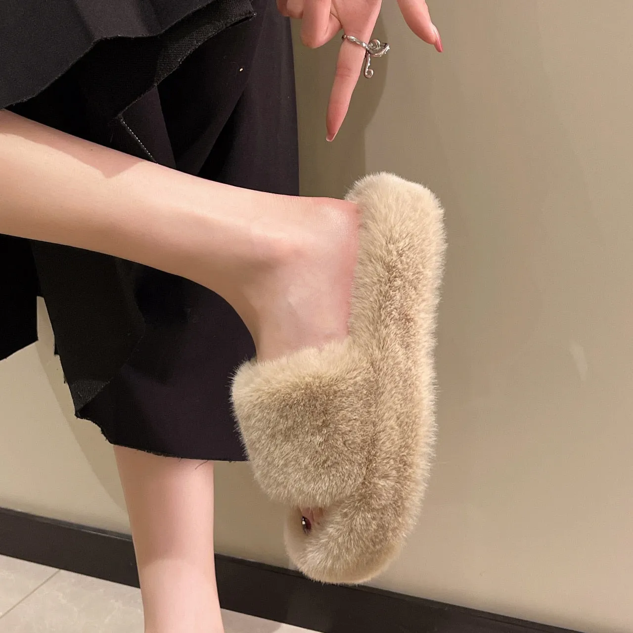Shoes for Women 2022 New Fluffy Fur Slippers Women Winter Warm Solid Color Versatile Lovely Casual Footwear Soft Chinelos Planos